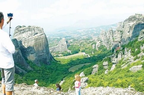 «Υποκλίθηκαν» στα Μετέωρα