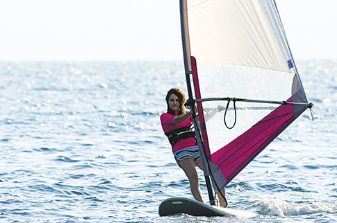 Windsurfing με θέα τον Λευκό Πύργο