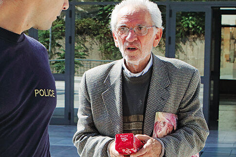 Δεσμά 7 ετών σε παιδόφιλο παππού