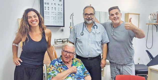 Λαχτάρα για τους ηθοποιούς της παράστασης «Το μήλο»