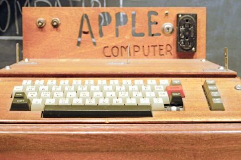 Apple 1: Πουλήθηκε σε δημοπρασία 730.000 ευρώ!