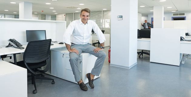 «Ποδαρικό» από Κυριάκο Μητσοτάκη στα νέο «σπίτι» της Ν.Δ.