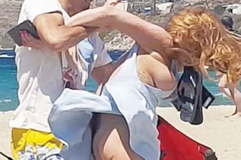 Η Λόχαν ξυλοκοπήθηκε στη Μύκονο από τον Ρώσο εραστή της