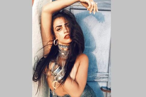 Τopless η sexy κόρη του Πανταζή