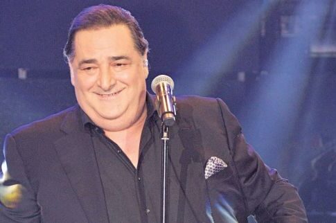 «Παρατράγουδα» σε συναυλία Βασίλη Καρρά!