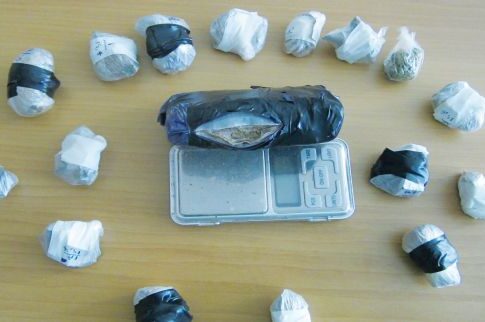 Πάτρα: Εκρυβε ηρωίνη στα δέντρα και τα... αλμυρίκια