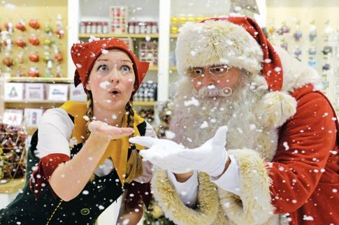Βαρυχειμωνιά στο Selfridges με χιόνια, κάλαντα και «γκεστ» τον Αϊ-Βασίλη