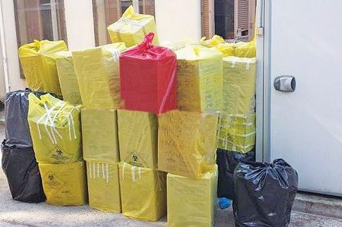 Αφήνουν στη ζέστη επικίνδυνα απόβλητα