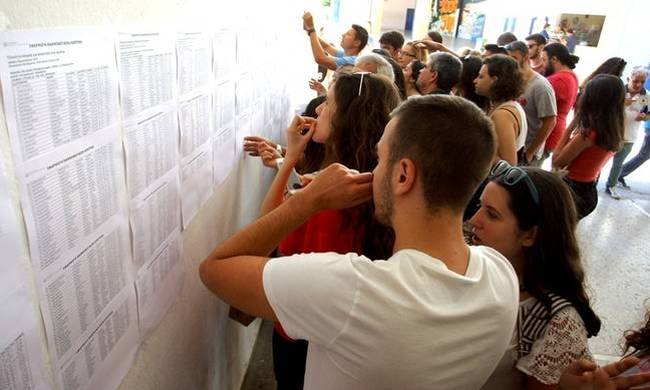 Πανελλαδικές: Στα ύψη Ιατρικές, πέφτουν οι Πολυτεχνικές σχολές