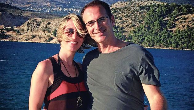 Ο Κώστας Κρομμύδας με τη σύζυγό του Μαρίνα Γιώτη