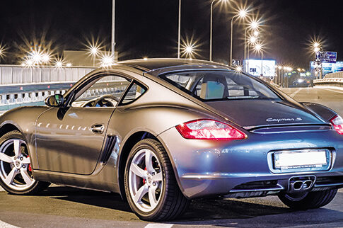 Αγοράζουν Porsche μέσα στην κρίση!