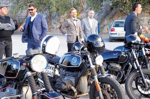 Easy rider με κοστούμι
