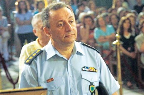 Ανθρωποκυνηγητό για τον 22χρονο που χτύπησε τον διευθυντή της τροχαίας