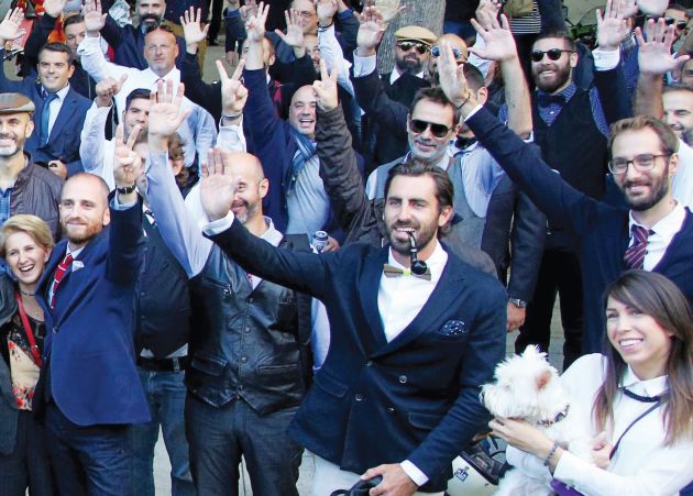 Ο σεφ Γιάννης Αποστολάκης ανάμεσα σε συμμετέχοντες
