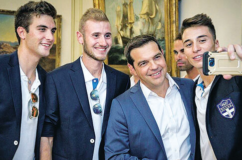 Εριξαν (αντί τα τείχη) το διαδίκτυο από τις selfies και τα φιλιά με τους ολυμπιονίκες