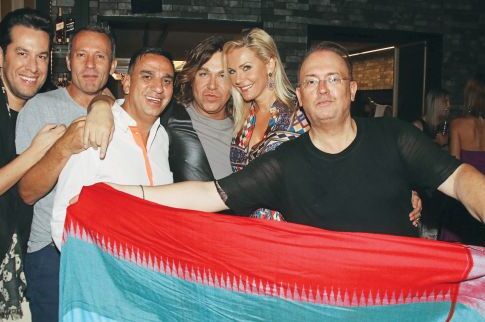 Η κόντρα τους έληξε με ένα πάρτι