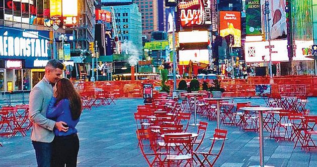 Η στιγμή της πρότασης γάμου στη Νέα Υόρκη.