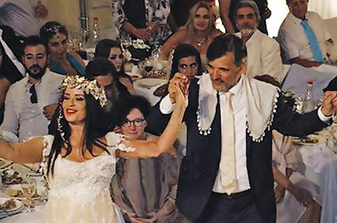 Tρίτο στεφάνι για Τζομπανάκη με λύρες, ρακί και γαμοπίλαφο