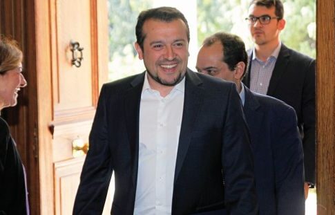Ο Παππάς πήγε στις Κάννες για να επιθεωρήσει τον δορυφόρο!