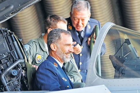 Ο βασιλιάς Φελίπε της Ισπανίας έτοιμος για... αερομαχίες