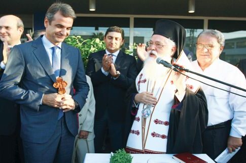 Εγκαίνια με συγκίνηση, δίμετρες κουκλάρες και... απρόοπτα!