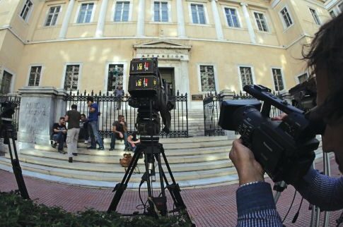 Χαμός στο ΣτΕ για τις άδειες των καναλιών