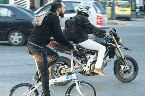 Ορθοπεταλιές από τον Μουζουράκη στην Αθήνα