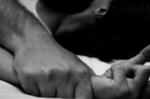 «Είχα τέσσερα χρόνια να κάνω σεξ» λέει ο Αλβανός που βίασε τη μητέρα του!