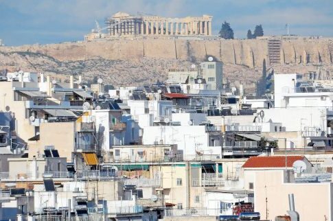 «Πόλεμος» στο Πρωτοδικείο για το (κλεμμένο) Wi-Fi και το... φέρετρο στον διάδρομο