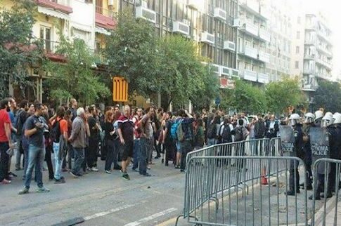 Οι διαδηλωτές σταμάτησαν τους πλειστηριασμούς