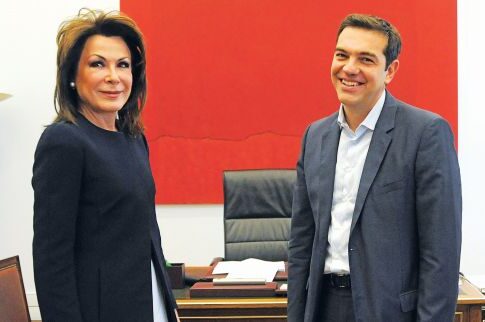 Η Γιάννα «καρφώνει» από μακριά τον Αλέξη