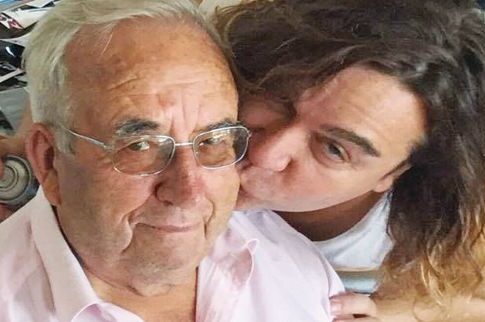 Περιποίηση από τον κανακάρη του