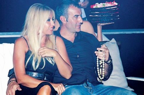 Δέλλας στα μπουζούκια με Γωγώ και κομπολόι