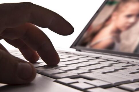 Νεαρός εκβίαζε 12χρονη με γυμνές φωτογραφίες