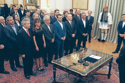 Τα «κορίτσια» του Αλέξη και η μικρή Πολυτίμη (του Καμμένου) που μαγνήτισε τα φλας!
