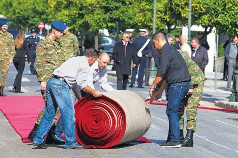 Ο «άνετος», ο «φτωχός συγγενής» και το κόκκινο χαλί!