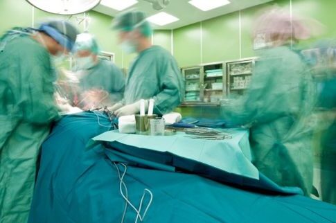 Εντός διετίας θα μπουν ρομπότ στα χειρουργεία!