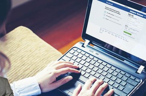 Οι Ελληνίδες αναζητούν το σεξ στο fb