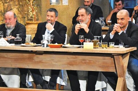 «Στη υγειά μας» με παλιά ρεμπέτικα τραγούδια