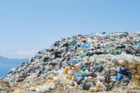 Τόνοι από σκουπίδια «πνίγουν» τη Ζάκυνθο