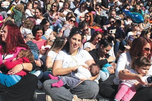 Ειπαν «ναι στον δημόσιο θηλασμό»