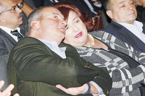 Θερμή υποδοχή