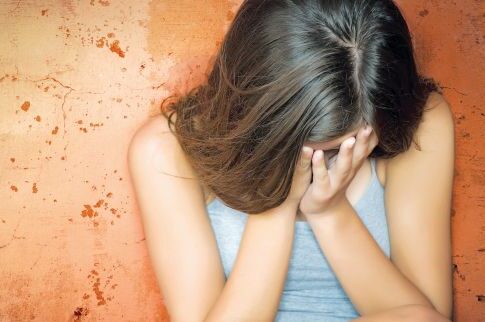 38 χρόνια φυλακή στον πατέρα που βίαζε για μια διετία τη 16χρονη κόρη του