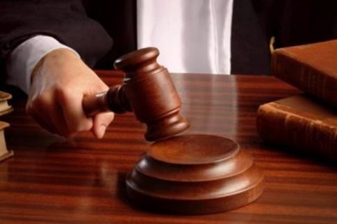 Ηράκλειο: Χαμός στη δίκη για τον  βιασμό 28χρονης από δύο νεαρούς