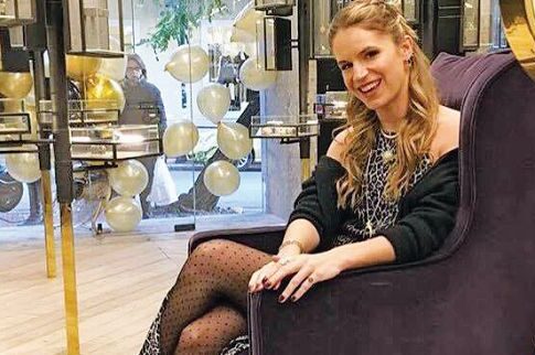 Η Ευγενία «δίδαξε» κομψότητα!