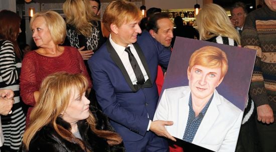 Μία προσωπογραφία έλαβε ως δώρο από φίλο του ο εορταζόμενος