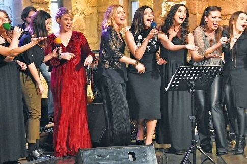 Γλέντι με τους «Τέλειους ξένους»