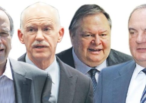 «Διχάζουν» τα χριστουγεννιάτικα δέντρα σε Γιάννινα και Μυτιλήνη
