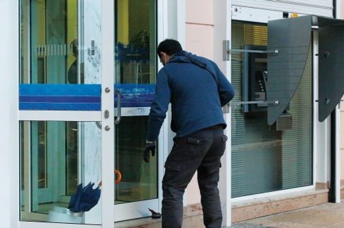 Κινηματογραφική ληστεία με  «άρωμα» τρομοκρατίας και  πυροβολισμούς στην Κορινθία