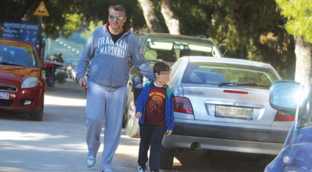 Ο Γιώργος Λιάγκας με τον γιο του Γιάννη σε γήπεδα της Γλυφάδας.